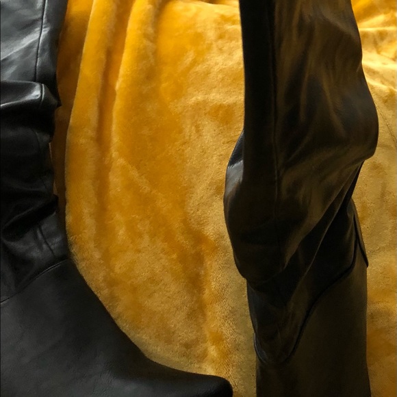 2 Black Boots 1 Suede and 1 leather - Picture 3 of 11